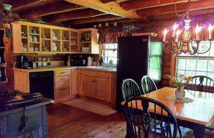 Deer Valley Retreat, Lovely Log Cabin with Fireplace & Garden Views- Perfect for a Relaxing Getaway! - Foto 28
