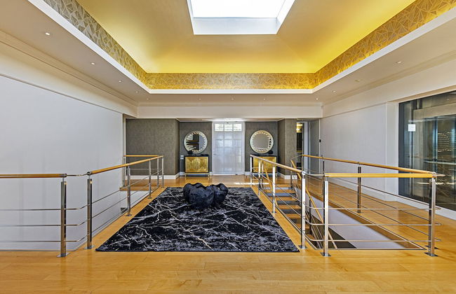 Clifton YOLO Spaces – Clifton Mansion Villa - Photo 3