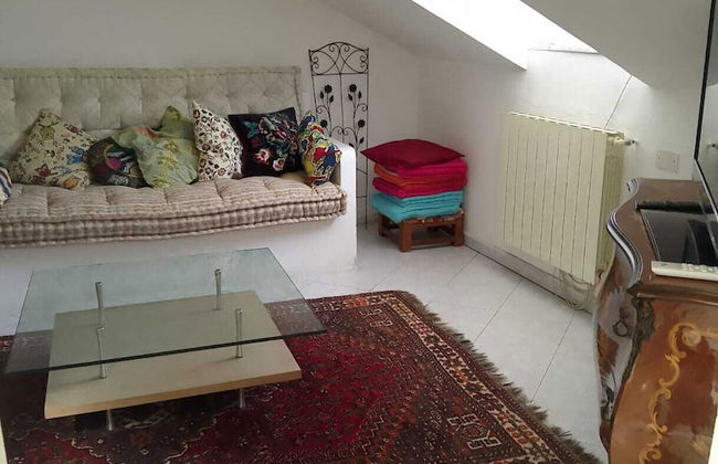 Spacious and Naturally Bright Bomboniera Rooftop Favors Apartment - Foto 11