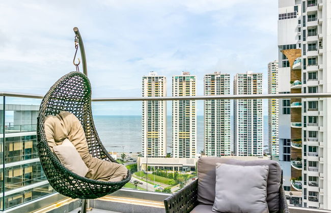 Stunning City Center - Photo 24