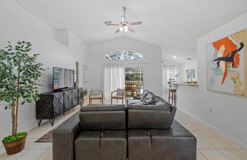 Stunning 4-bedroom Villa w/ Pool - Close to Disney Parks and Gulf Courses! - Photo 5