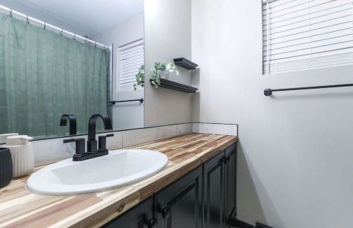 East Side Oasis 3BR 2 BA Coffee 5Min to Town East - Foto 27