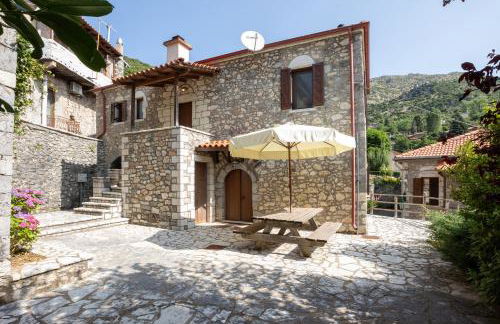 Rustic home in heart of Stemnitsa - Photo 18