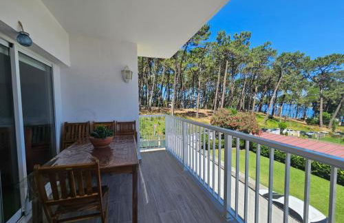 Frente al Mar Primera Linea de Playa Samil - Foto 1