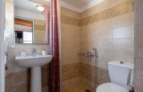 Lavender Suite with Sea View - Beach at your Doorstep - Photo 43