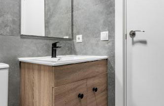 Charming Lucero - Foto 25