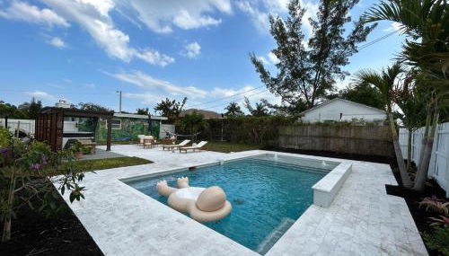 Jungle Cottage with luxury pool, hot tub and more! - Photo 2, Garden, Garden view