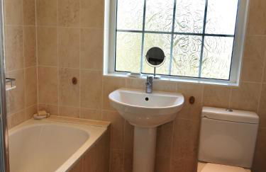 Luxury four bedrooms detached house in Dorset - Photo 11