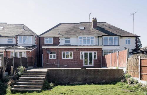 Spacious 6 bedroom House in Dudley with optional Nursery-Drive and Garage-Families and Contractors Welcome - Foto 19