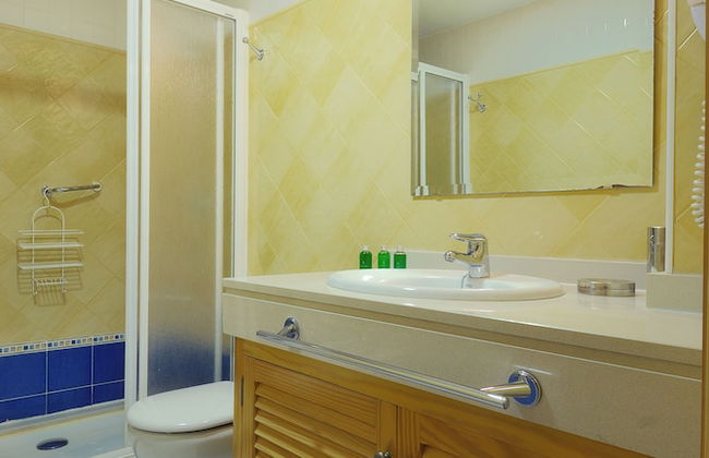 Impeccable 2-bed Apartment No 2 in Playa Blanca - Photo 8