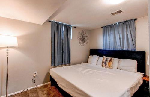 Spacious family home in Littleton with fenced yard - Foto 27