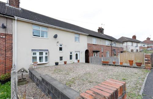 Comfy stays, Rotherham for contractors & Families, spacious, conservatory, free parking, wifi, 3BDR - Foto 16