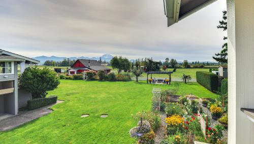 Idyllic Enumclaw Studio with Mount Rainier Views - Photo 4