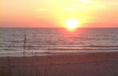 Tropical Beach House- 100 Steps to the Gulf! - Foto 4