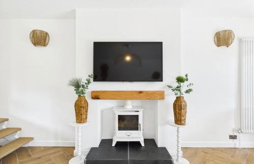 5-Bed Retreat with Hot Tub, Garden & Relaxing Views - Foto 12