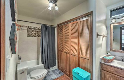 Deck and Scenic Views Munds Park Cabin! - Foto 13