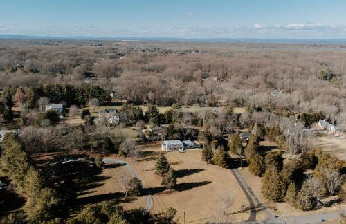 Spacious 5BR 3BA Free Parking Minutes to DC with Pool - Foto 70