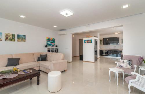 Villa Confido - Luxury 3BR Apartment with Private Pool near Trogir - Photo 2