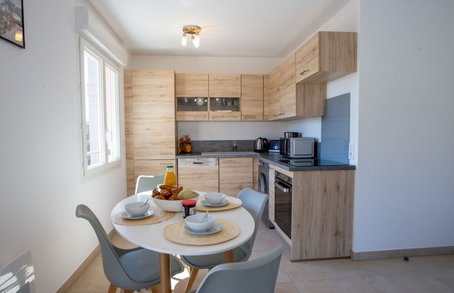 2 bedroom Apartment in Bormes-les-Mimosas with swimming pool and garden - Photo 2