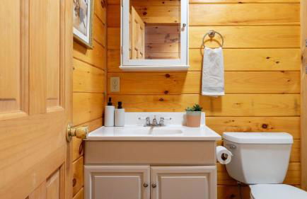 Secluded w/ Deck Views, Hot Tub, & Ping Pong Hudson in the Berks by Avantstay - Foto 58