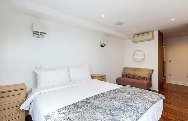 Modern Haven With Terrace View & Urban Charm - Foto 2