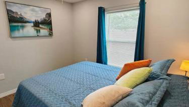 Lovely unit central location - Photo 4