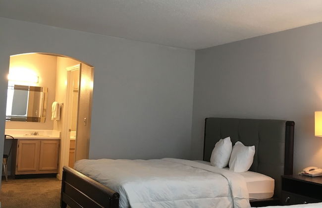 Ambassador Inn And Suites - Photo 11