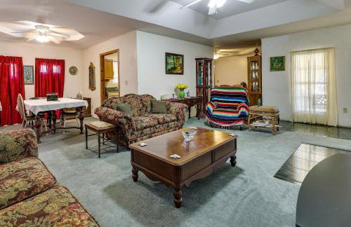 Screened Porch Remote Harlingen House! - Foto 5