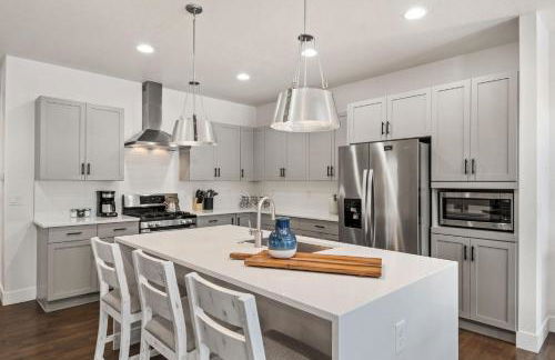 Steps from River & Old Town - Hot Tub & King Bed - Foto 16