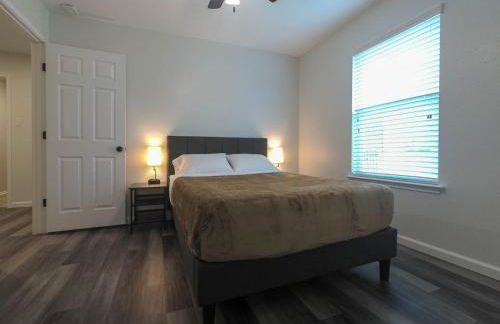 Spacious home with WiFi/AC - Photo 15