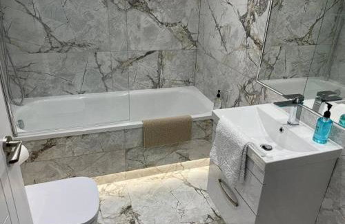 Square Flat - Modern - En-Suites - 6 Guests - Foto 20