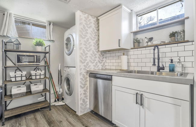 5BD Dog Friendly Family Getaway Near Downtown! - Photo 19