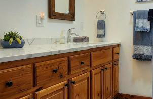 Stylish Mountain Chalet 15mins to Gore Mountain , Large Hot Tub, Playroom & Large Heated Pool - Foto 69