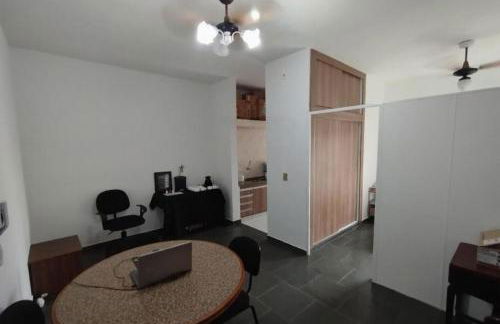 Acomodação Tranquila no Centro - Foto 2