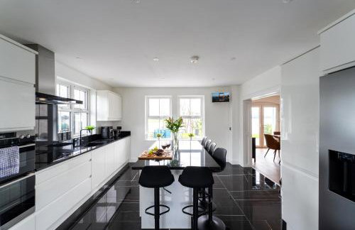 Escape Ordinary at Lily's Pad - Foto 49