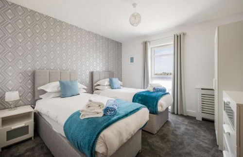 Sun-Soaked- Charming Views Overlooking the Harbour - Photo 7