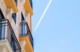 Well Lit and Creatively Designed Apartment - Photo 29