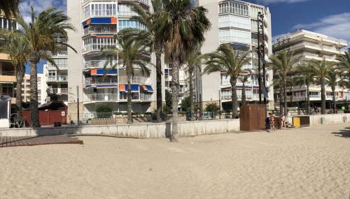 Beachfront Salou apartment with sea view - Foto 4