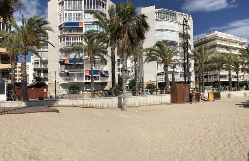Beachfront Salou apartment with sea view - Foto 4