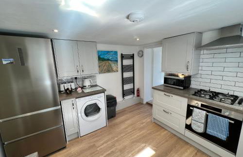 RedButt House, Freshwater, 3 Bedrooms, WiFi, Garden - Photo 11