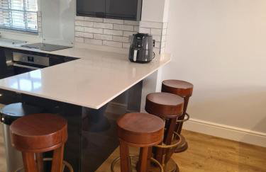 Number 10 - Stunning brand new house - sleeps 6 - free parking - Foto 16