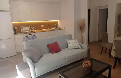 Piso con terraza junto a la playa - Foto 1