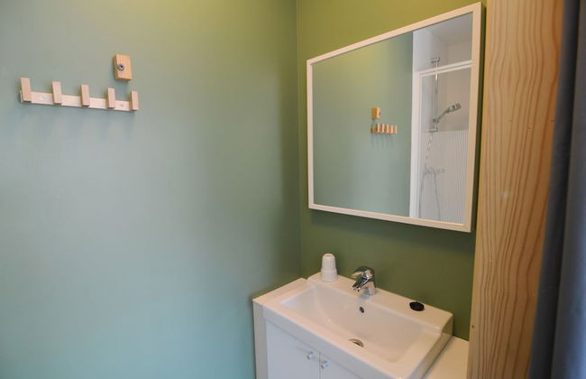 Lovely Modern Cottage With Sauna, Bubble Baths and Even a Beach on the River - Foto 16