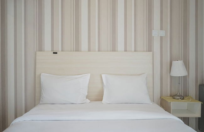 Minimalist and Stylish Studio Skylounge Tamansari Apartment By Travelio - Foto 2