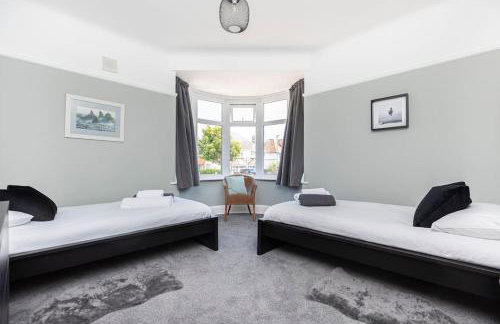 DRIFTWOOD by BOURNECOAST - An Exquisite Chalet Bungalow with a Sauna, BBQ Hut and Garden - HB6339 - Foto 39