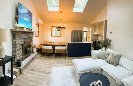 Romantic Mountainside Cozy Cabin Poconos - Foto 5