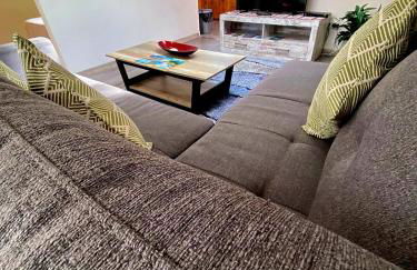 Lovely newly refurbished, 1 bedroom top floor apartment with sea views, fast WI-FI CABLE TV and Netflix - Foto 17