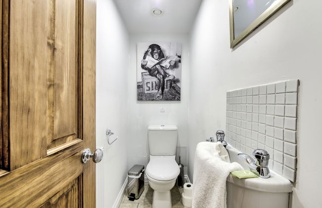 St Stephen Street Apartment - Photo 17