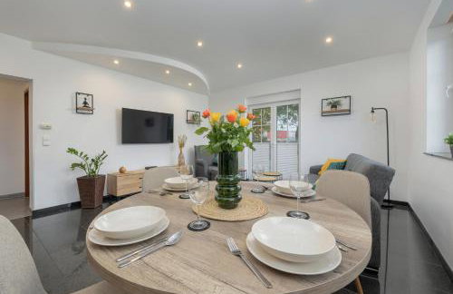 Apartment ''Senko'' with 2 Bedrooms and Parking by Noclegi Renters - Photo 3