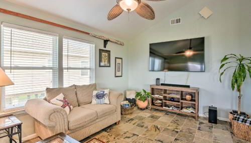 Unwind Poolside, Walk to Beach! Galveston Retreat - Foto 4